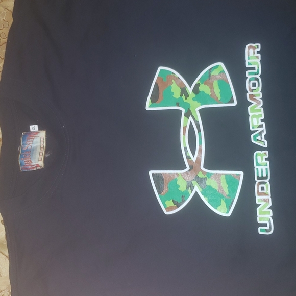 Black Under Armour tshirt - Picture 2 of 4